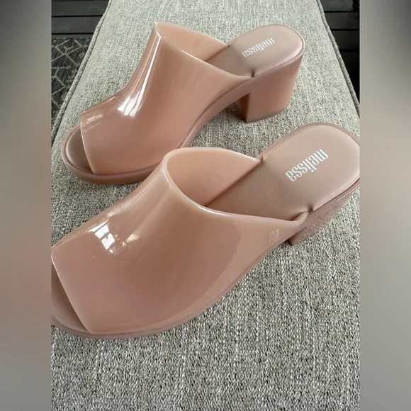 Melissa block heel, open toe, mule sandal! Size 8 (37) and these are adorable! - Picture 4 of 9